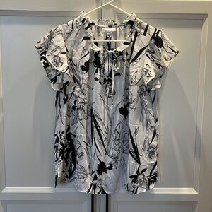 NWT LIZ CLAIBORNE | split tie neck white floral short sleeve blouse, size M